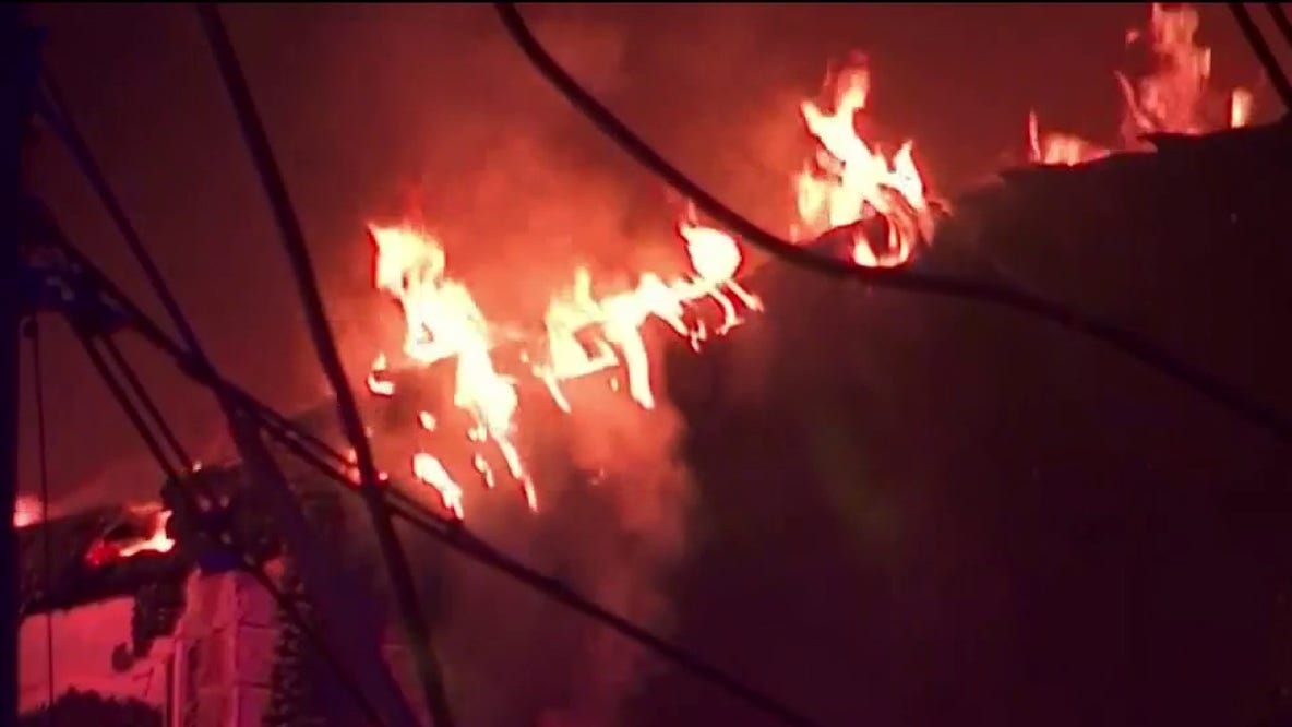 Families escape overnight apartment fire in southwest Atlanta