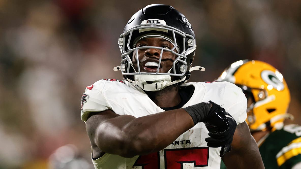 How Bijan Robinson made NFL history in Falcons win over Packers