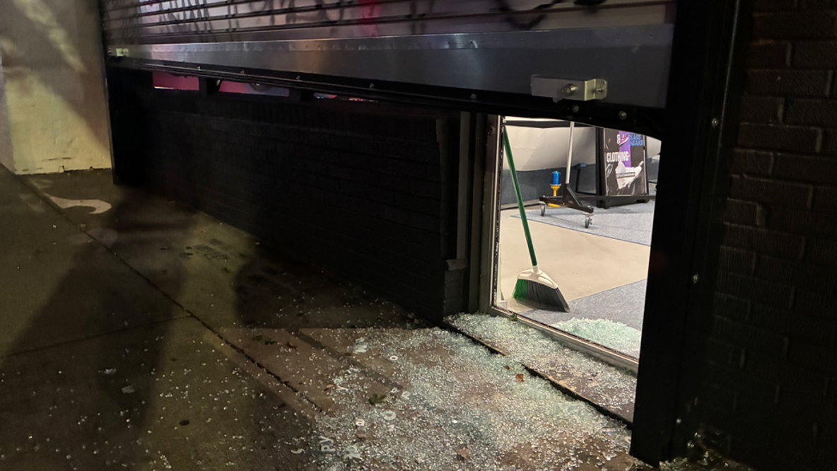 Thieves break into Atlanta shoe store, take clothes and shoes