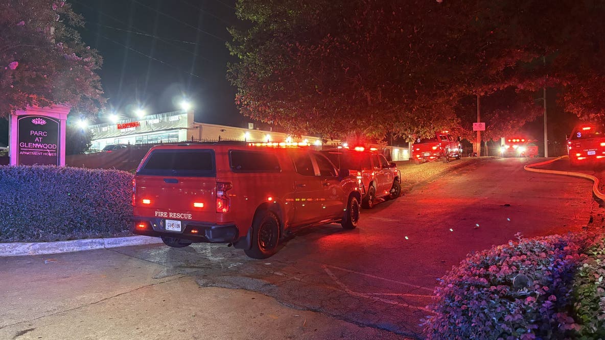Crews battle fire at DeKalb County apartment complex on High Court Place