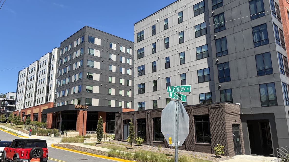 UGA student falls from 8th floor apartment window near campus