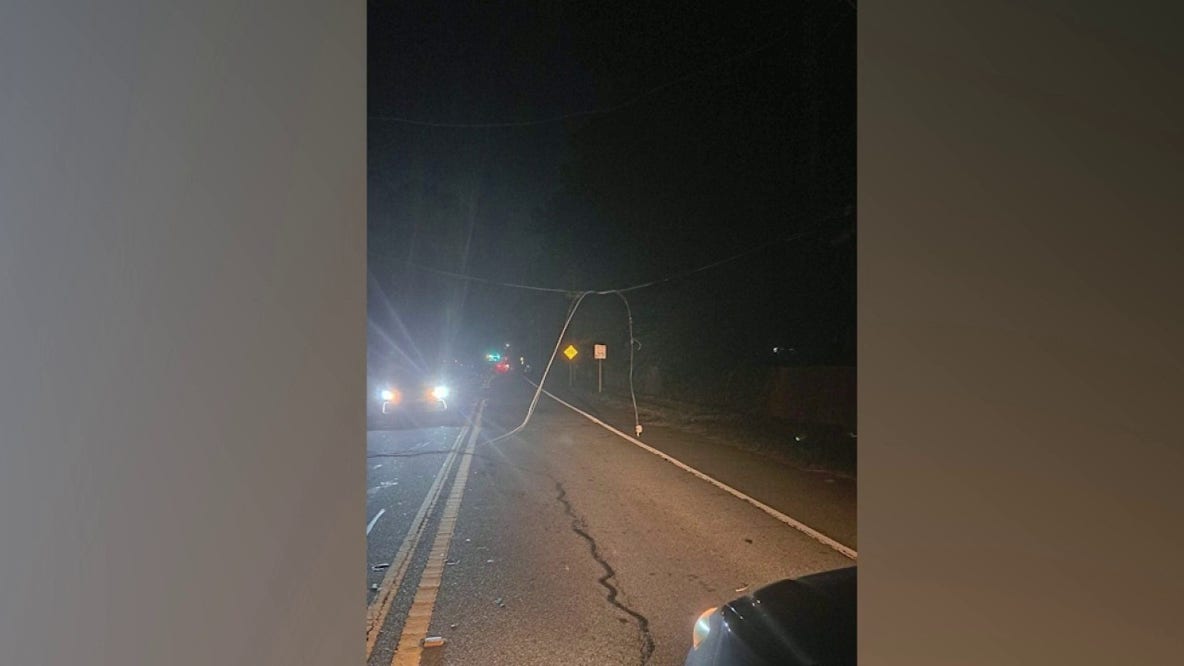Crash knocks out power near Lavista Road, Laurelgate Drive