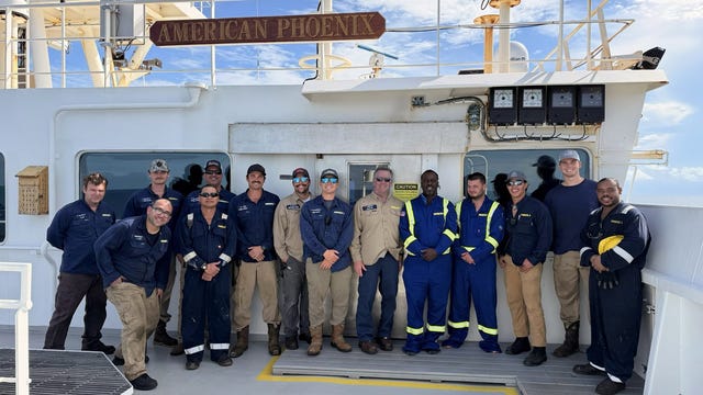 Good Samaritan rescues 2 fishermen 75 miles off Brunswick