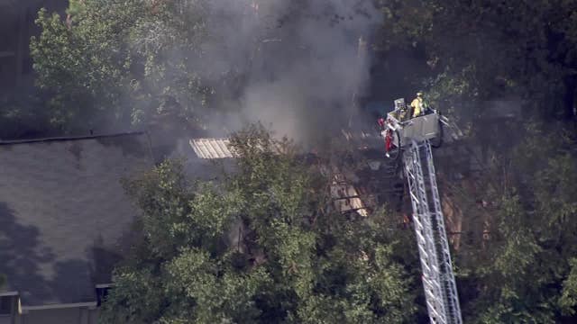 Fast-moving Roswell fire sends officer to hospital, displaces 30
