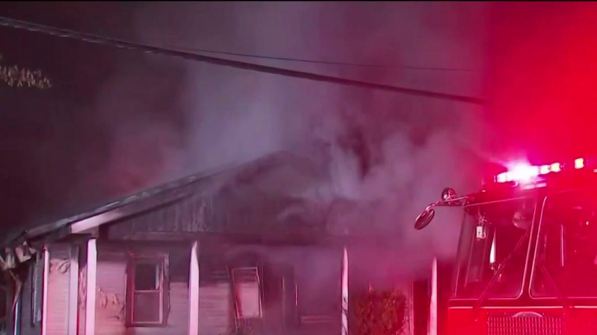 3 people escape East Point house fire, 1 injured
