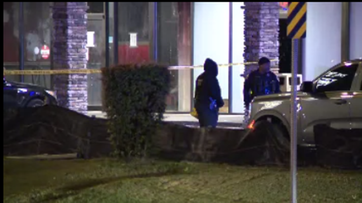Man shot outside Buford Highway lounge, police say
