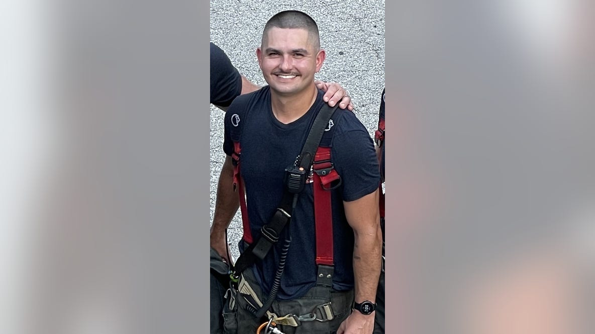 Fayetteville firefighter to fly with U.S. Navy Blue Angels