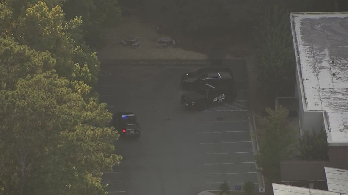 Police search for driver who ran away after traffic stop in Sandy Springs