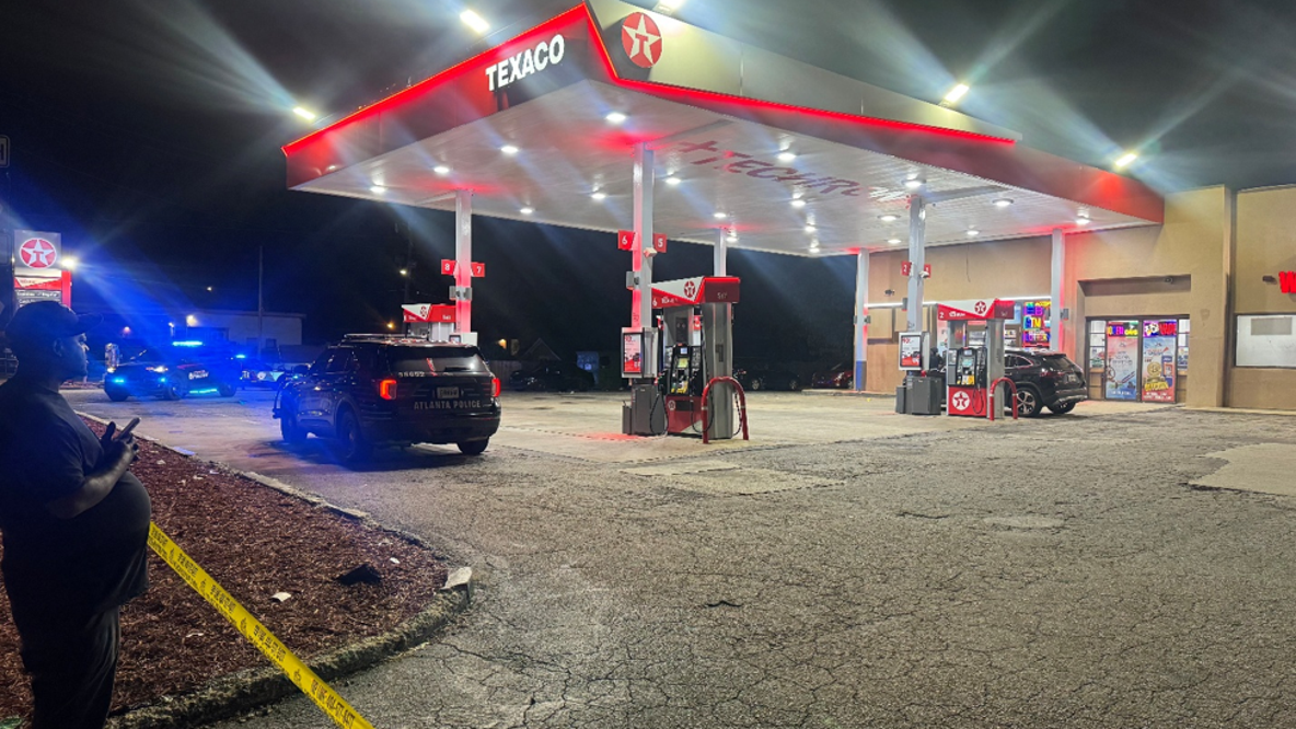 Man shot at southwest Atlanta gas station, police say