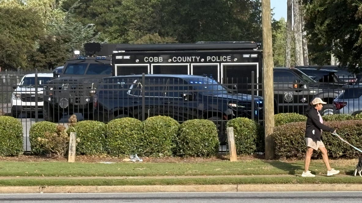 4 detained after apartment dispute leaves 1 injured on Austell Road