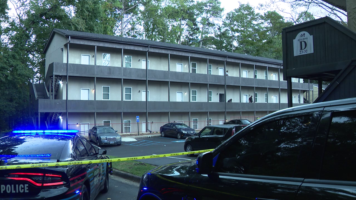 Man killed in shooting at southwest Atlanta apartment complex, police say