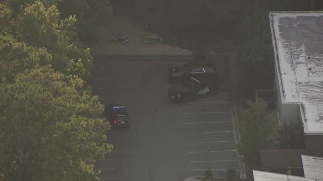 Police search for driver who ran away after traffic stop in Sandy Springs