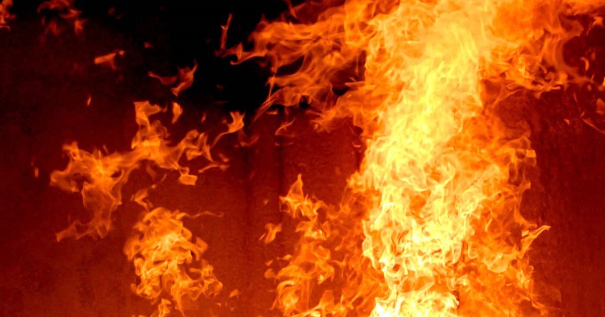 Crews respond to heavy fire at Sterling home in Virginia