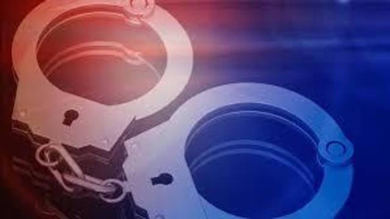 两名14岁和15岁的青少年因在华盛顿特区进行持械抢劫汽车而被逮捕