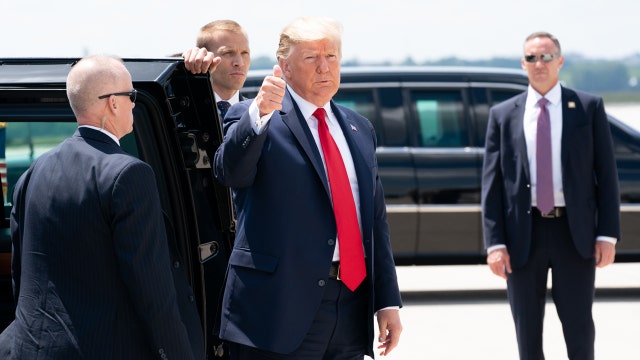 Booker, Beto blast Trump for retweeting Epstein conspiracy theories