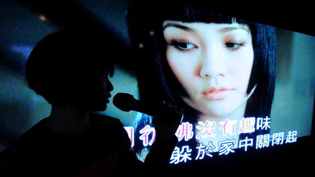 65-year-old man suffers collapsed lung after singing 10 high-pitched songs during karaoke marathon