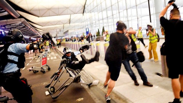 Riot cops clash with protesters at Hong Kong airport
