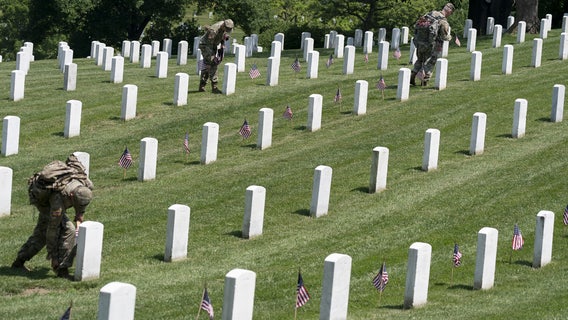 New burial rules would extend Arlington Cemetery lifespan, Army says