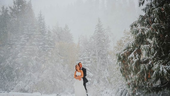 Surprise snowstorm takes over Arizona couple's fall wedding in Washington