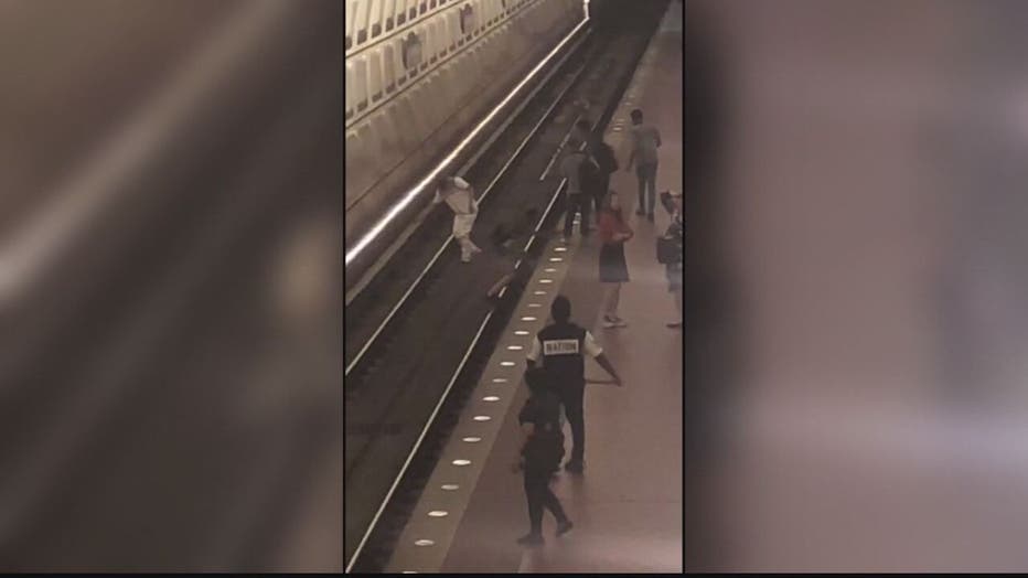 Video Man Pushed Onto Metro Tracks In Violent Attack Fox 5 Dc