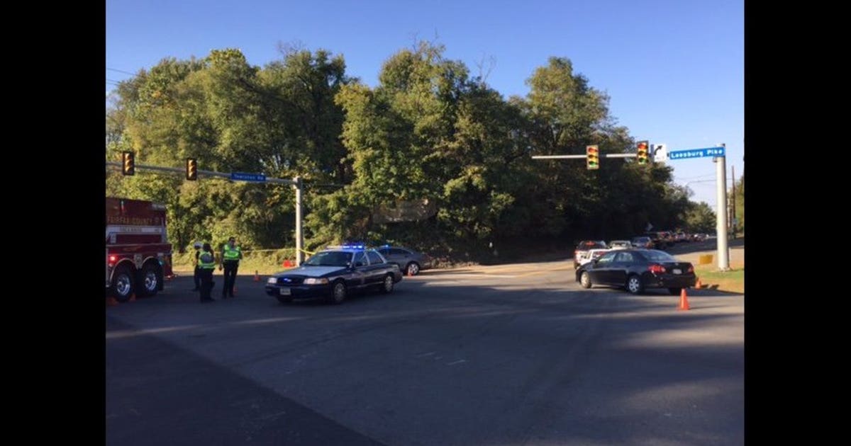 1 dead after crash involving motorcycle, car in Fairfax County | FOX 5 DC
