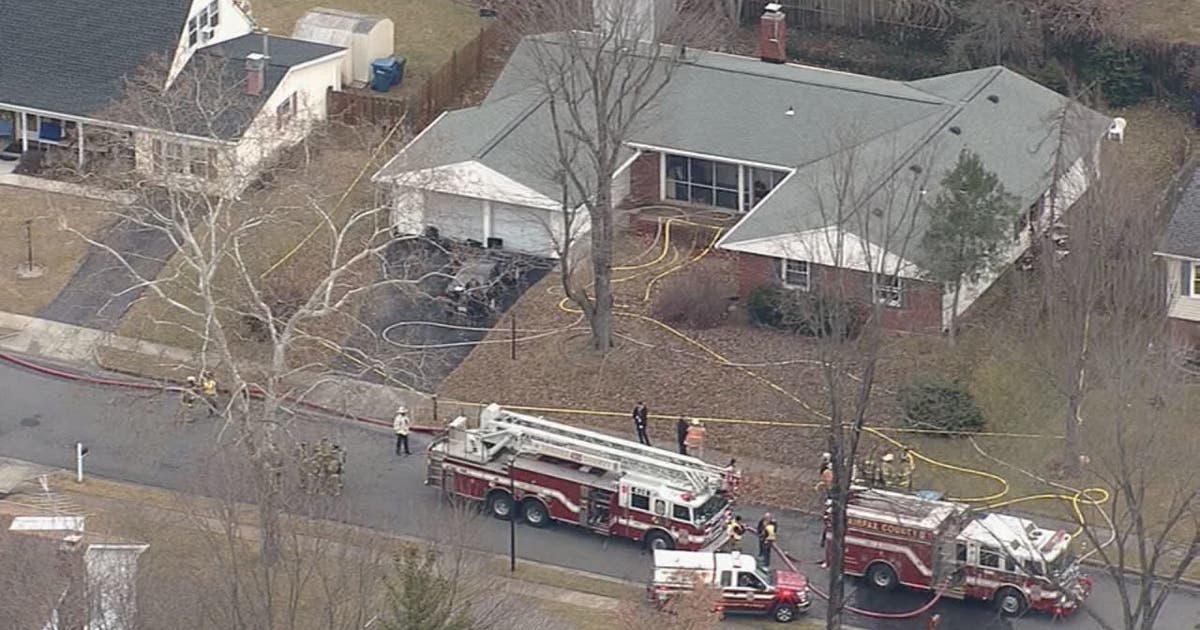 Fire leaves 1 man dead, another person hospitalized in Fairfax | FOX 5 DC