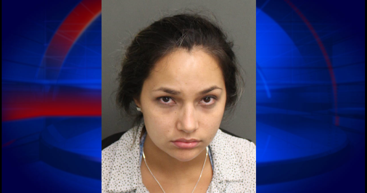 Mother arrested for leaving kids in hot car while she drinks at bar ...