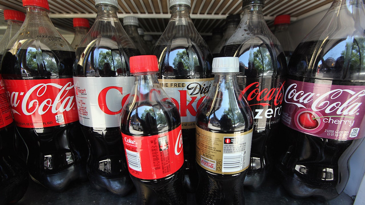 Drinking diet soda may make you gain weight, study suggests Drinking diet soda may make you gain weight, study suggests