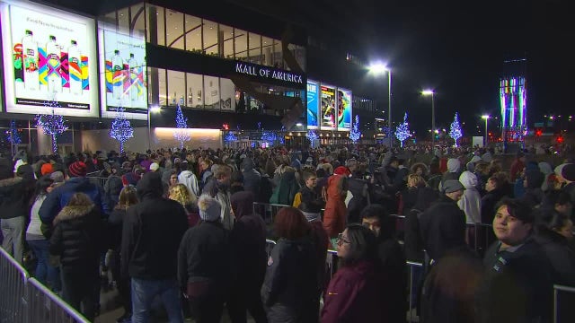 3,000 shoppers line up at Mall of America for Black Friday