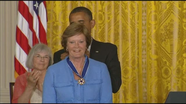 Pat Summitt, winningest coach in Division I college basketball history, dead at 64