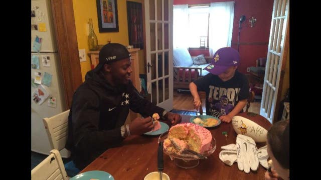 Vikings QB Bridgewater surprises 6-year-old fan for birthday