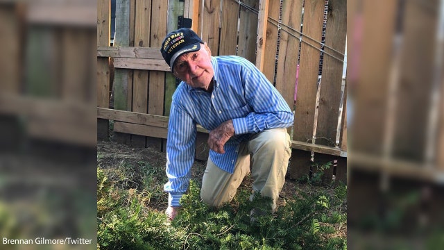 World War II veteran joins #TakeAKnee movement