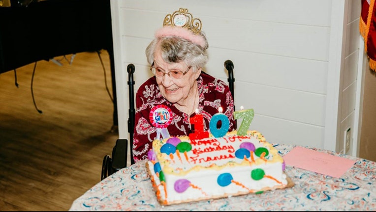 Картинки по запросу "New Tampa woman celebrates 107th birthday, says her secret is drinking Coca-Cola every day"