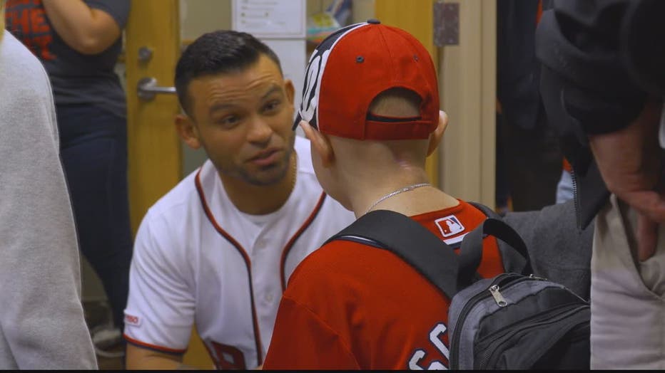 Gerardo Parra gave a sideline reporter a makeup lesson with some