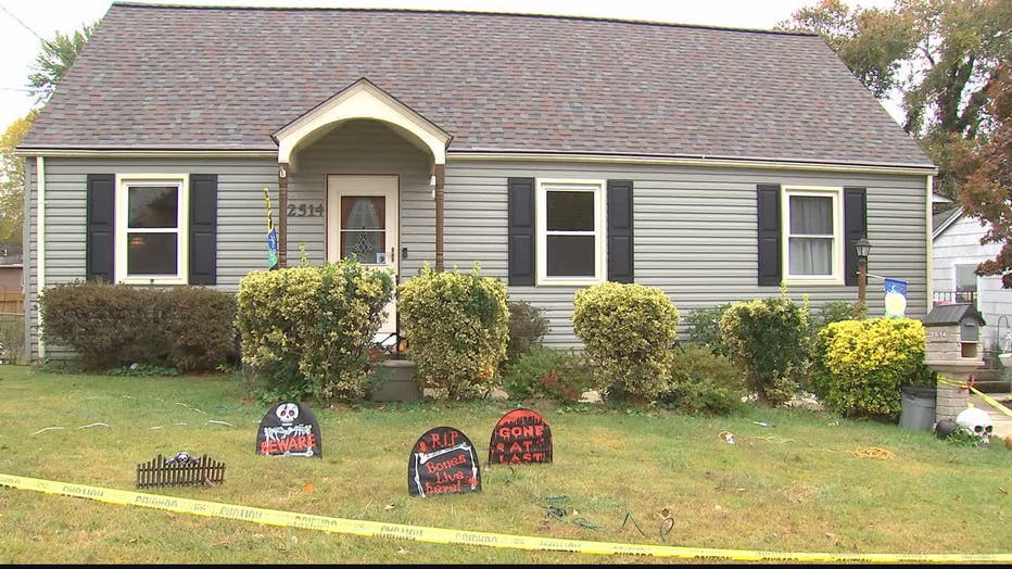 Thieves Caught On Camera Stealing Halloween Decorations From Front Yard ...