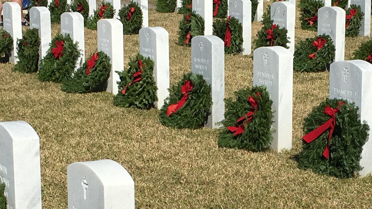 How to volunteer to lay 253,000 holiday wreaths on veterans' graves at