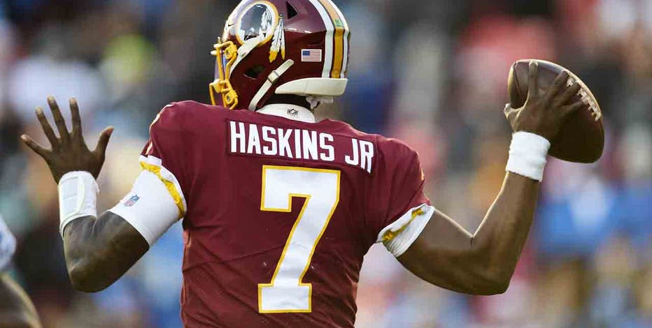 Dwayne Haskins misses Redskins' final play to take selfies with fans