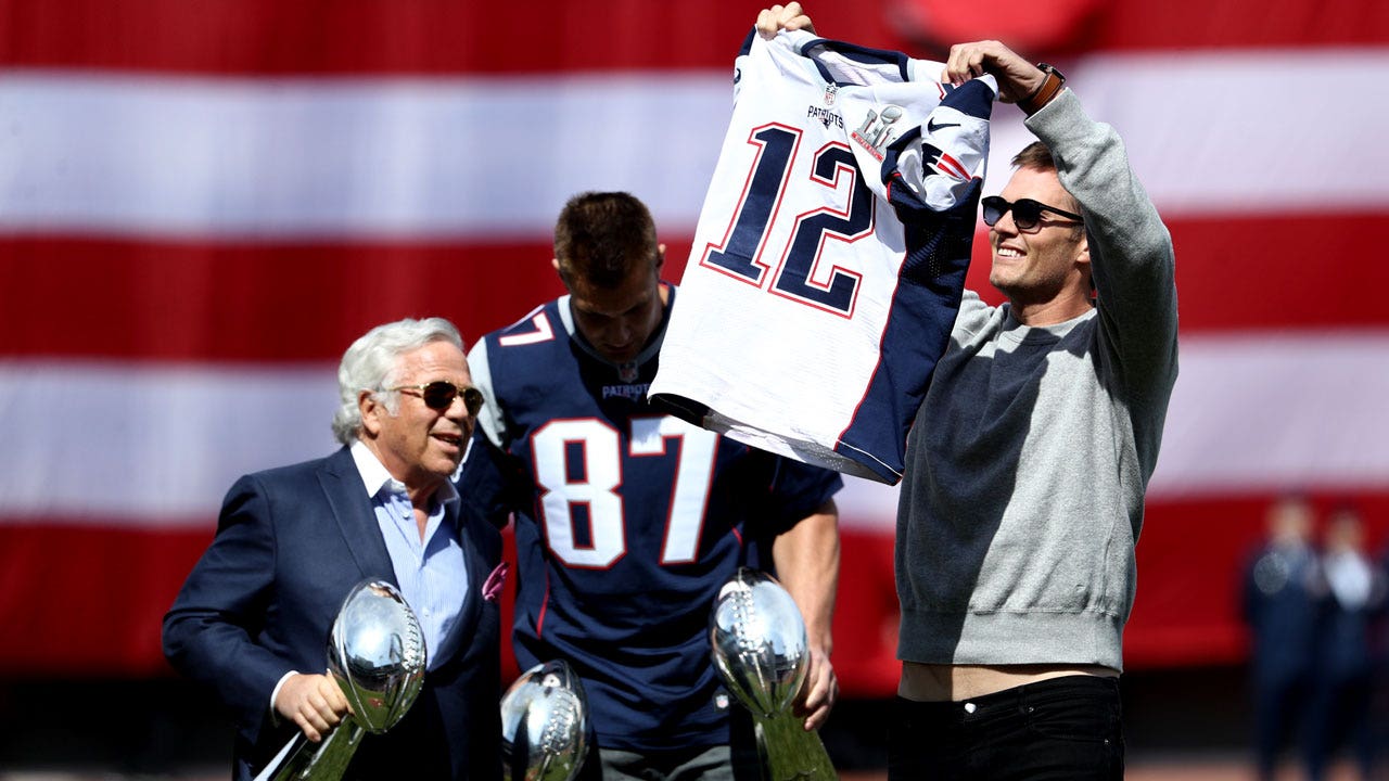 Tom Brady suspects Super Bowl jersey was stolen after game