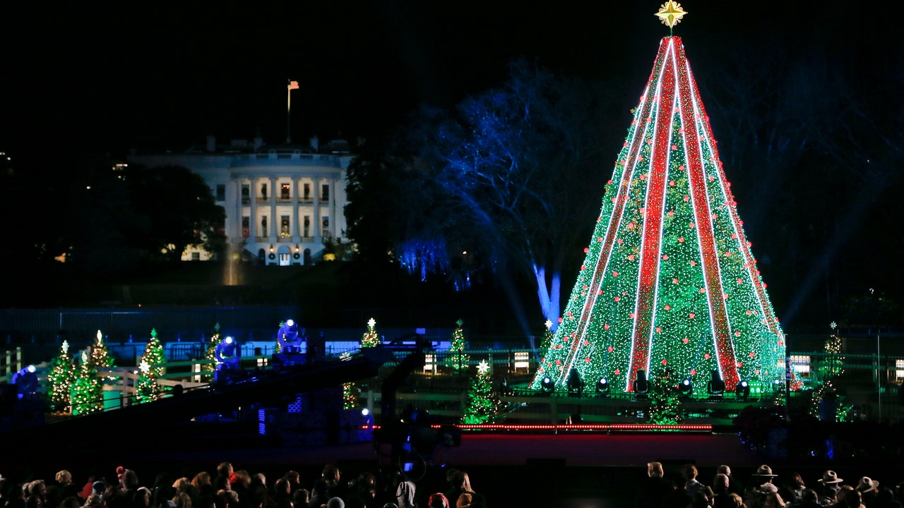 Lighting Of National Christmas Tree 2022 President Trump signs executive order giving federal workers day off on Lighting Of National Christmas Tree 2022 President Trump signs executive order giving federal workers day off on