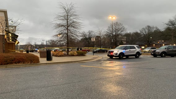 Man shot and killed in Waldorf shopping center parking lot, authorities say