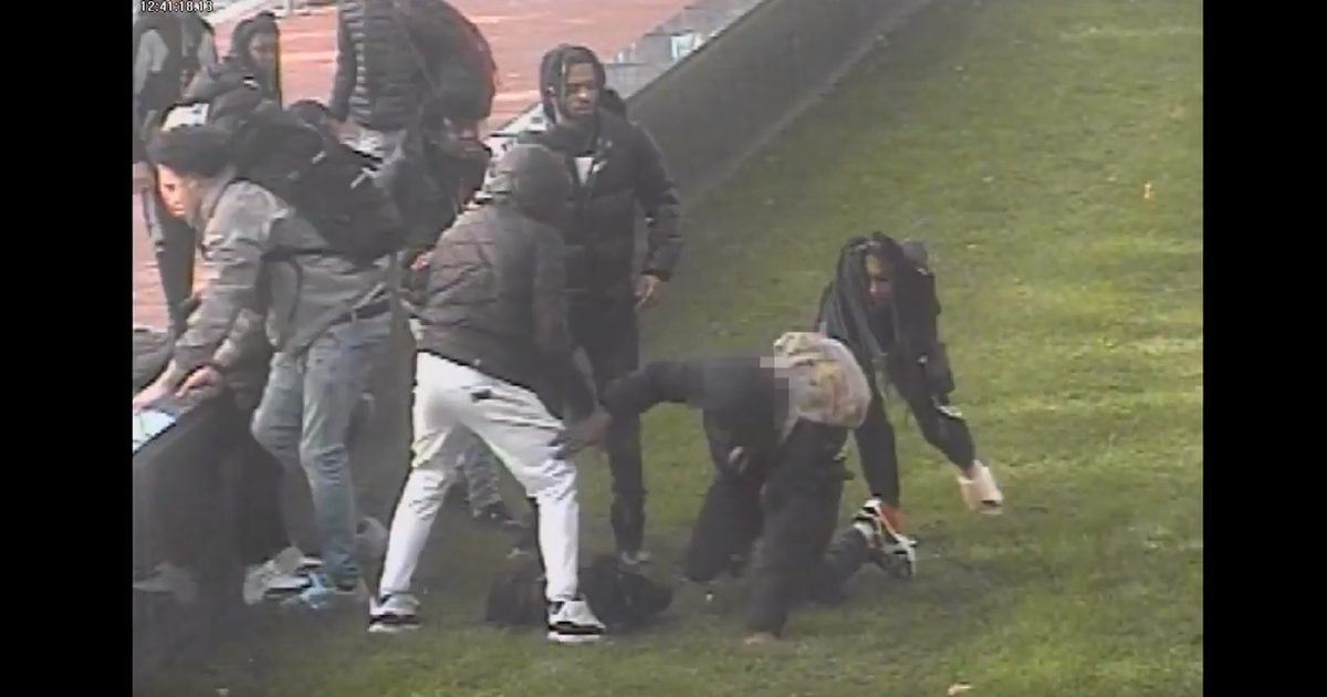Police searching for group who attacked, robbed person in Northwest DC ...