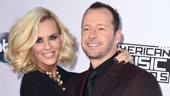 Donnie Wahlberg leaves IHOP waitress $2,020 as part of tip challenge