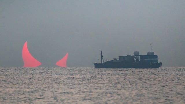 ‘Devil horns’: Photo of sunrise over Persian Gulf during eclipse captures incredible phenomenon