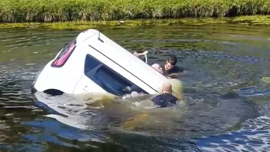 Storyful-232063-Bystanders_Rush_to_Save_Motorist_Who_Drove_Into_Boca_Raton_Canal.mp4_.00_00_49_28.Still002.jpg