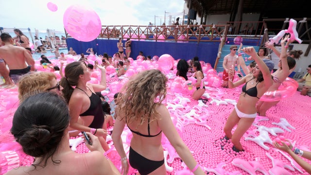 Frightening cellphone 'heat map' shows coronavirus' potential spread as spring break revelers went home