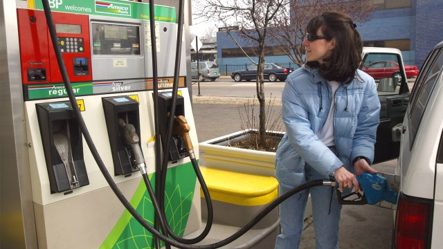 Gas prices plummet amid COVID-19 concerns; parts of DC region see below $2