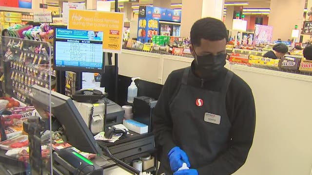 Community thanks grocery store employees for being on the front lines during COVID-19 pandemic