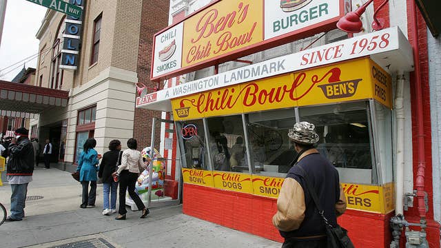 Struggling DC restaurants continue to give back to the community amid pandemic