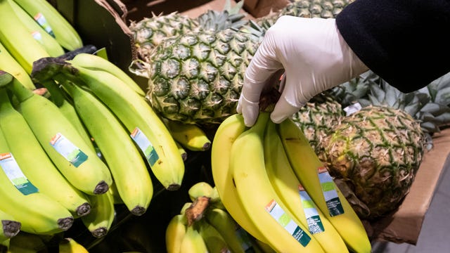 Wiping down groceries? Experts advise to keep risk in perspective