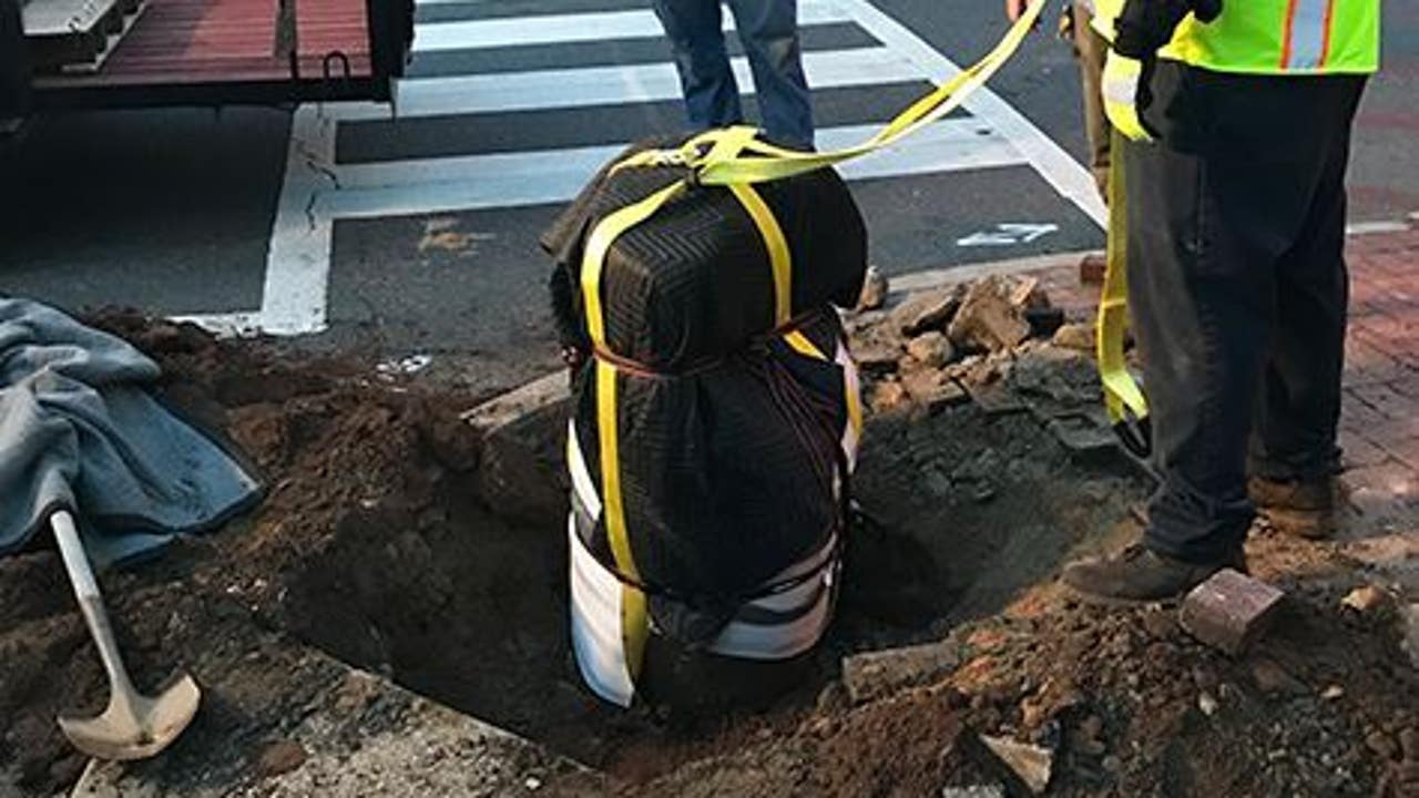 City Of Fredericksburg Removes 176 Year Old Slave Auction Block FOX 5 DC   FREDERICKSBURG AUCTION BLOCK REMOVED 